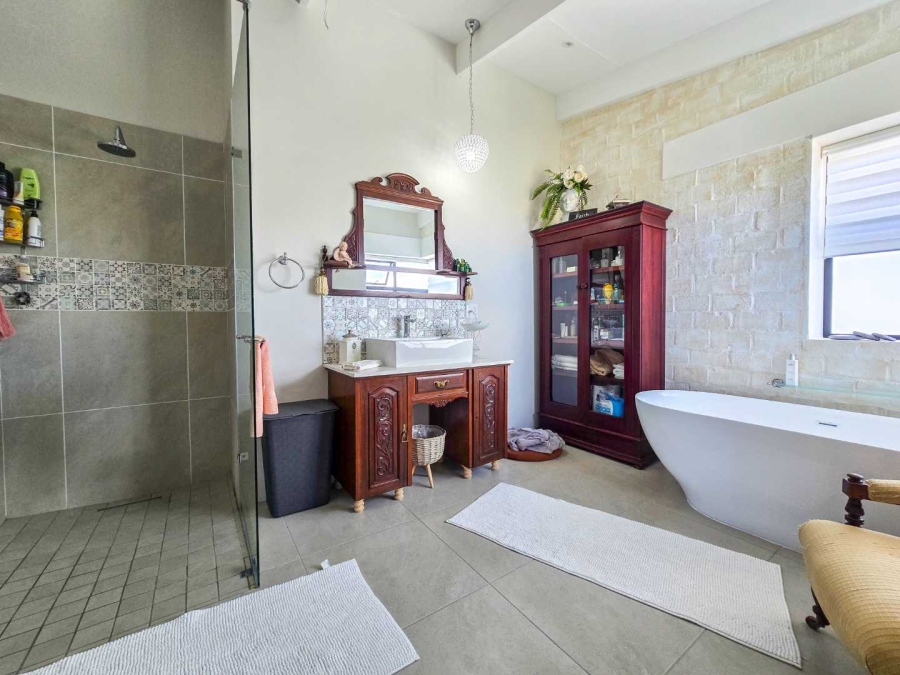 3 Bedroom Property for Sale in Stilbaai Oos Western Cape